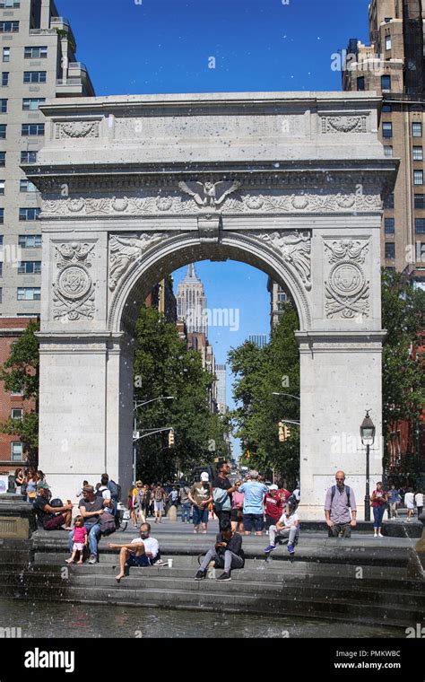 17 103 Washington Square Park Stock Photos High Res Pictures And Images Getty Images Washington Square Park Arch Washington Square Park Night Washington Square Park Fall