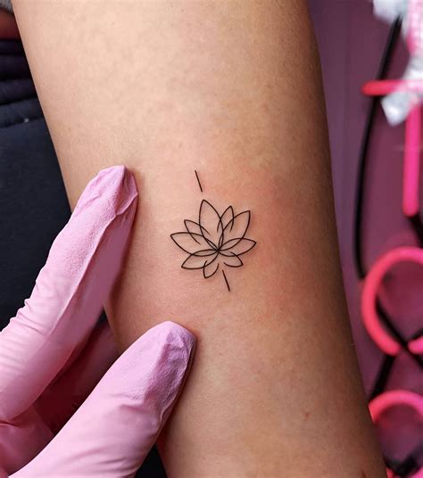 50 Small But Gorgeous Feminine Tattoo Designs For Girls Best Hunter Zone