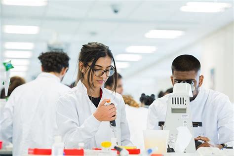 Five Careers For Biomedical Science Graduates Bradford Life University Of Bradford