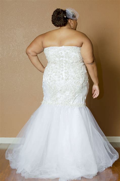 Best Full Figured Bridal Gowns for 2023