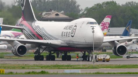 Jumbo Jet Cargo Aircraft Sf Airlines Towing Stock Video Video Of