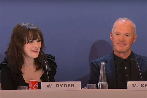 Michael Keaton Y Winona Ryder Est N De Vuelta En El Tr Iler De