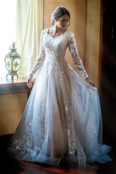 Discover the Charm: Modest Vintage Wedding Gowns for Timeless Elegance