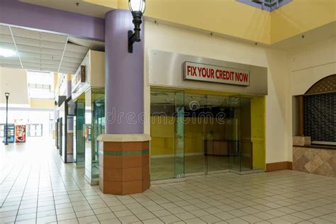 Photo Of 163Rd Street Mall Miami Fl Most Stores Shut Down And Closed