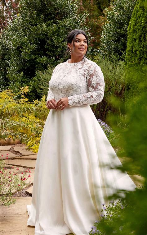 Top Plus Size Wedding Designers Revealed