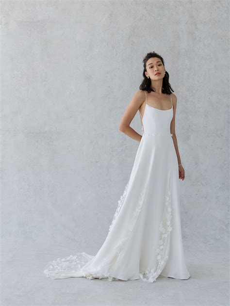 Strap Wedding Dresses: Elevate Your Bridal Look with Elegance