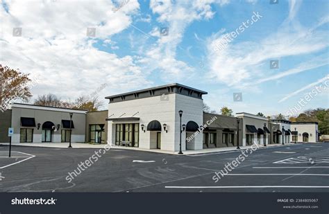 Strip Mall Modern Royalty Free Images Stock Photos Amp Pictures