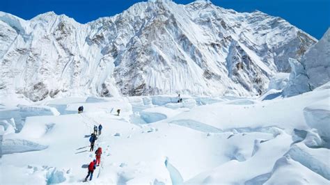 What Climbers Are Finding On Mount Everest At 29 000 Feet Reveals A