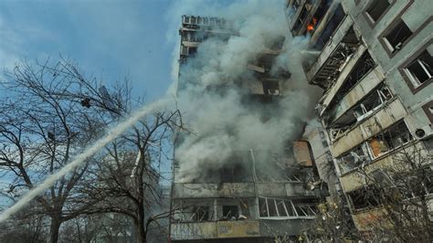 Zaporizhzhia Russian Missiles Hit Ukraine Apartment Complex As China S Xi Departs Moscow Cnn